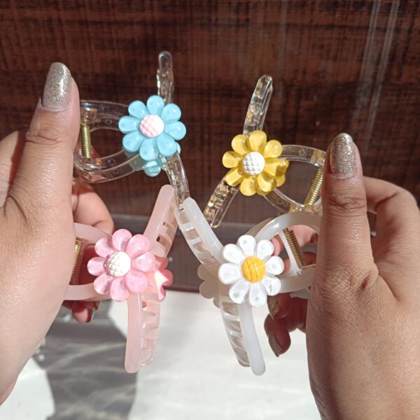 Daisy Flower Hair Claw Clip